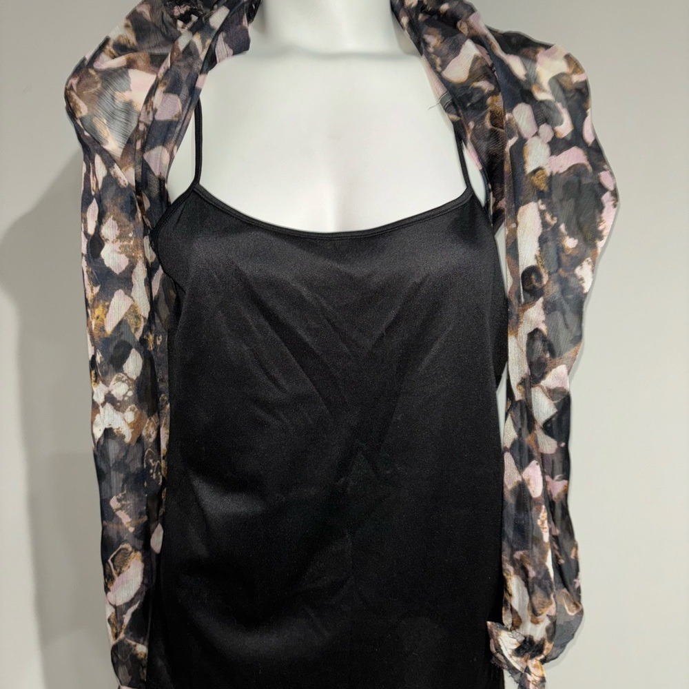 Simply Vera Wang Women's Size M Sheer Blouse Length 25" Excellent Condition - Picture 4 of 6